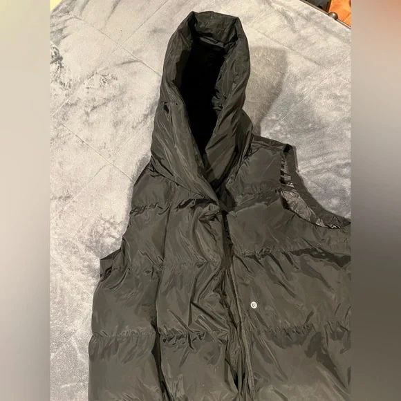 CALIA by Carrie Underwood Black Hooded Puffer Vest - Picture 3 of 10